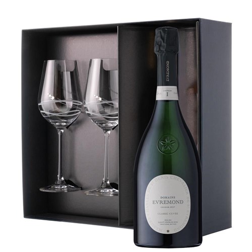 This luxurious gift set is the perfect choice for those who appreciate fine sparkling wine and refined glassware. Featuring a bottle of Domaine Evremond Classic Cuvee English Sparkling 75cl paired with two exquisite Venezia Glasses adorned with Swarovski Crystals, this set is beautifully presente